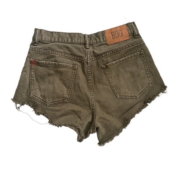 Urban Outfitters BDG cheeky short Olive / army green size 28 raw hem denim - Picture 2 of 9